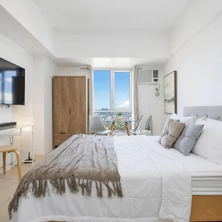 Furnished Studio In Avida Towers Riala, Cebu It Park With Amazing City View, Fast Wifi, Netflix And Pool